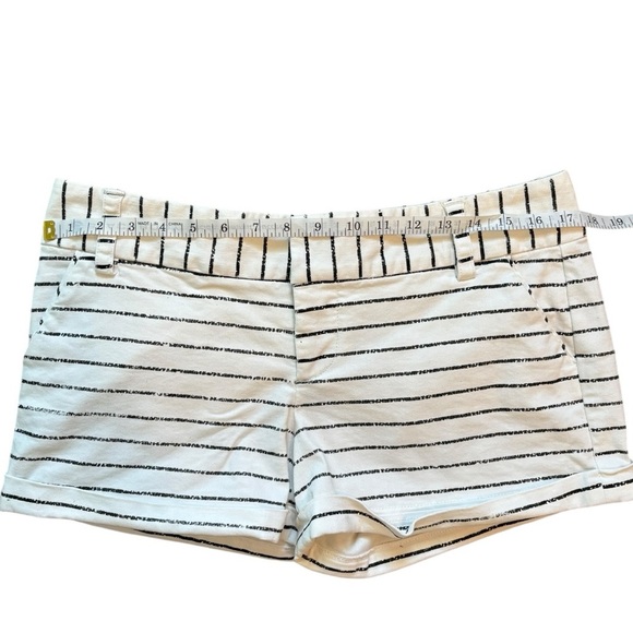 Alice + Olivia Striped Mid-Rise Cuffed Shorts Woman’s Size 12 - Picture 6 of 10